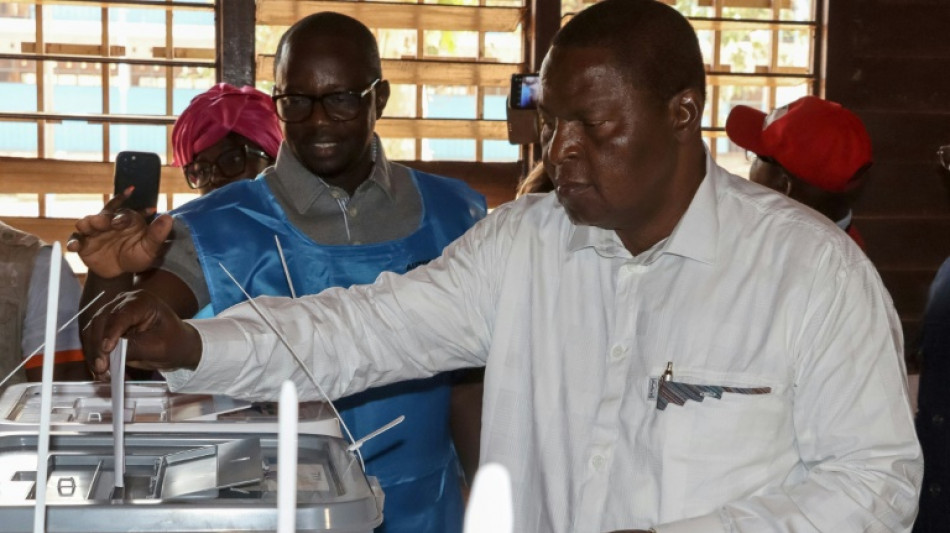 Centrafrique: le pr&eacute;sident Touad&eacute;ra r&eacute;&eacute;lu avec 76,15% des voix