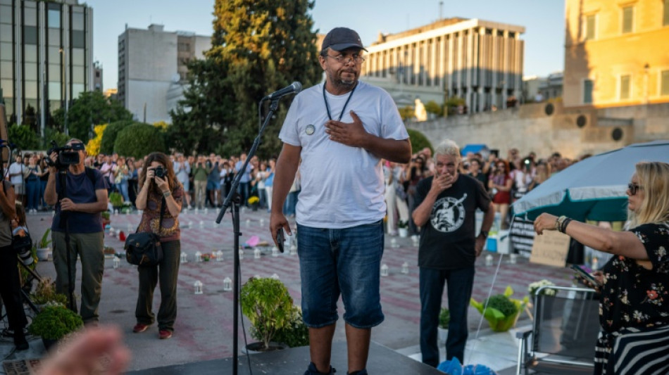 Grèce: le père d'une victime de la catastrophe ferroviaire de 2023 en grève de la faim devant le Parlement 