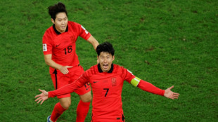 Son faz gola&ccedil;o na prorroga&ccedil;&atilde;o contra Austr&aacute;lia e Coreia do Sul vai &agrave;s semis da Copa da &Aacute;sia