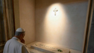 Papst Leo XIV. besucht Grab von Vorgänger Franziskus und betet