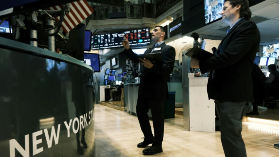 Wall Street en baisse, plusieurs banques r&eacute;gionales en chute libre