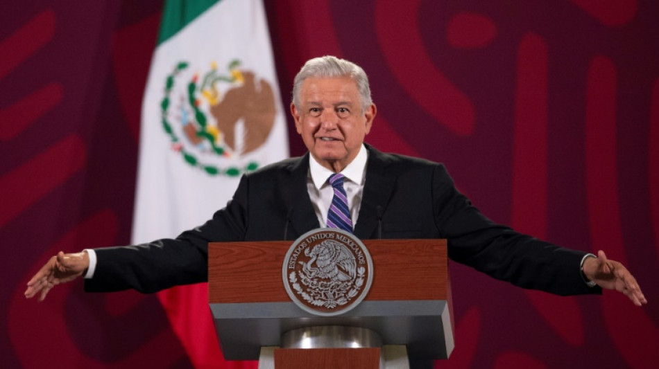 Presidente mexicano denuncia "traici&oacute;n" opositora tras rev&eacute;s legislativo a su reforma el&eacute;ctrica