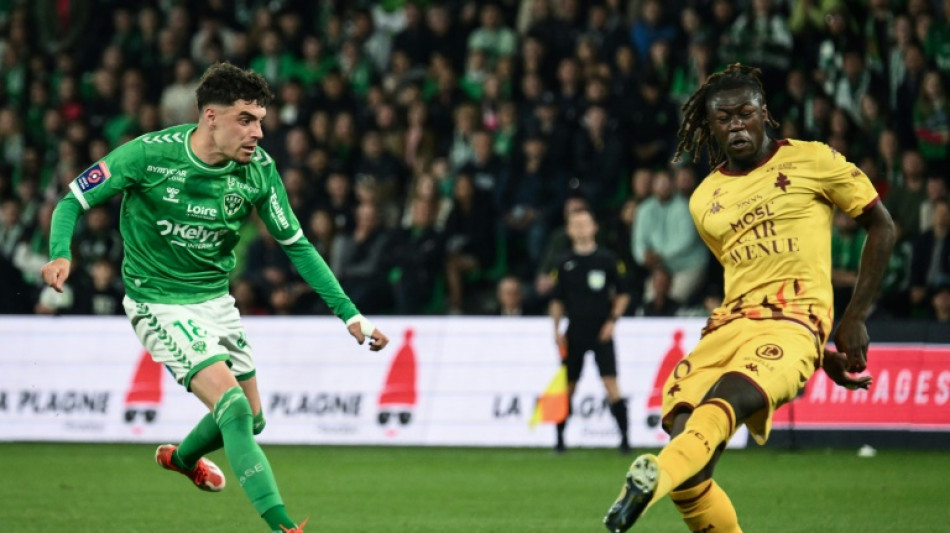 Barrages L1 aller: Saint-Etienne prend une petite option, Metz pr&eacute;serve ses chances