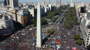 Centenas marcham por justi&ccedil;a ap&oacute;s morte de manifestante detido na Argentina