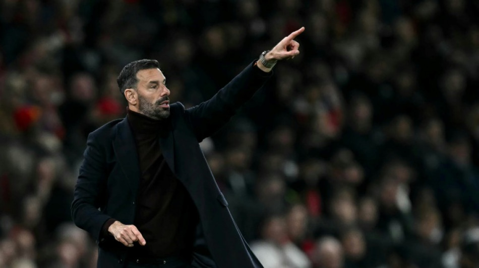 Angleterre: Manchester United frustr&eacute; par Chelsea, Aston Villa se rate