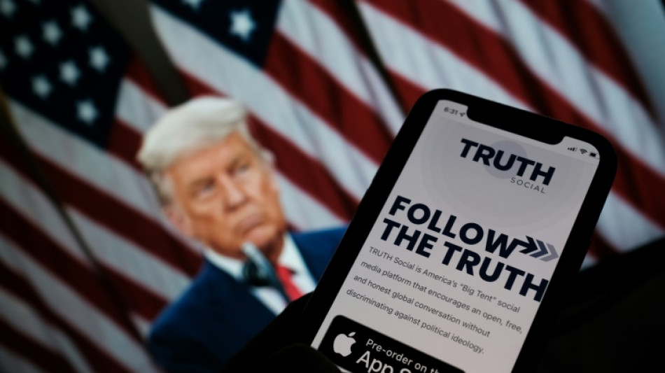 Le r&eacute;seau social de Trump fait son entr&eacute;e en sc&egrave;ne graduellement