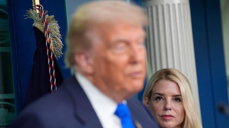 Wsj, Bondi avvert&igrave; Trump che era nei file Epstein a maggio