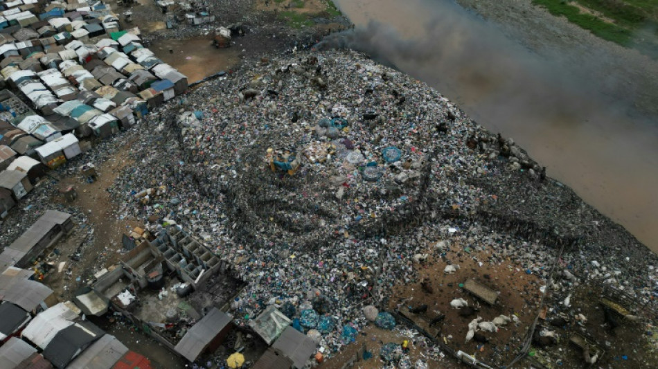 Le Ghana asphyxié par les déchets textiles
