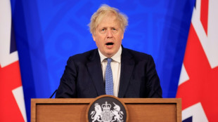 Partygate: Boris Johnson s&eacute;v&egrave;rement tanc&eacute; pour le laissez-aller &agrave; Downing Street