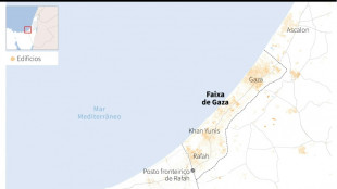 Ajuda humanit&aacute;ria aguarda na passagem de Rafah, entre Egito e Gaza