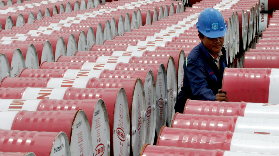 Il petrolio in forte calo a New York a 63,25 dollari