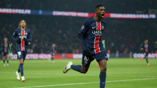 L&iacute;der isolado, PSG vence Saint-&Eacute;tienne (2-1) com dois gols de Dembel&eacute;