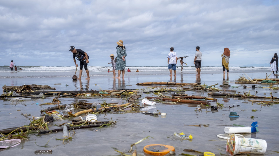 I radar satellitari aiutano a individuare i rifiuti di plastica in mare