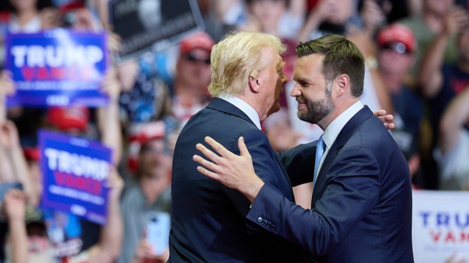 Trump loda Vance,'l'ho scelto perch&eacute; &egrave; dalla parte degli operai'