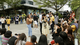 Notte all'aperto nelle Filippine dopo duplice terremoto