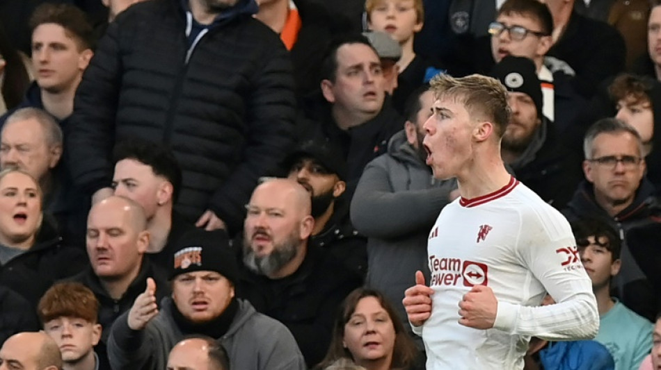 Hojlund sofre les&atilde;o muscular e deve desfalcar United por 3 semanas