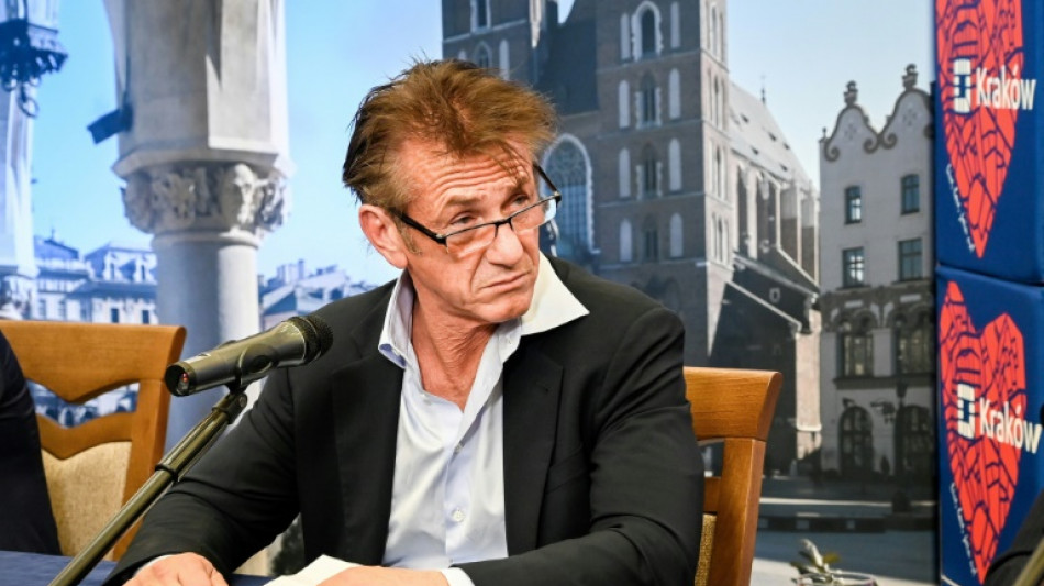 Sean Penn unterst&uuml;tzt ukrainische Fl&uuml;chtlinge in Polen