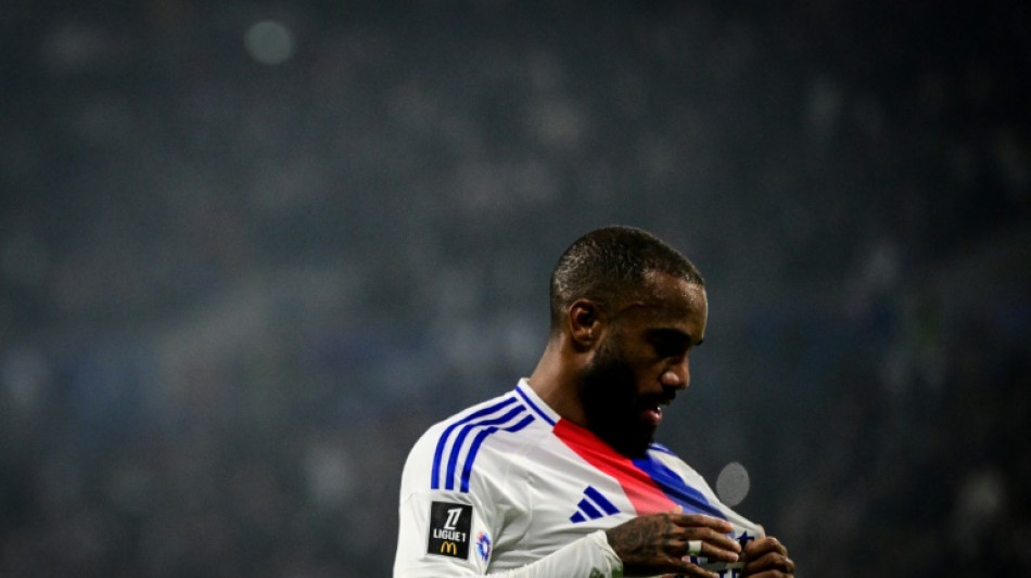 Lyon vence Saint-Etienne em cl&aacute;ssico no Campeonato Franc&ecirc;s