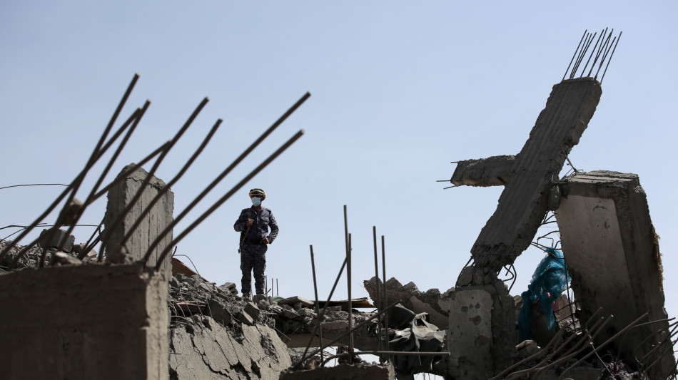 Houthi, Sanaa sotto attacco aereo israeliano