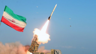Teheran minaccia la chiusura dello Stretto di Hormuz