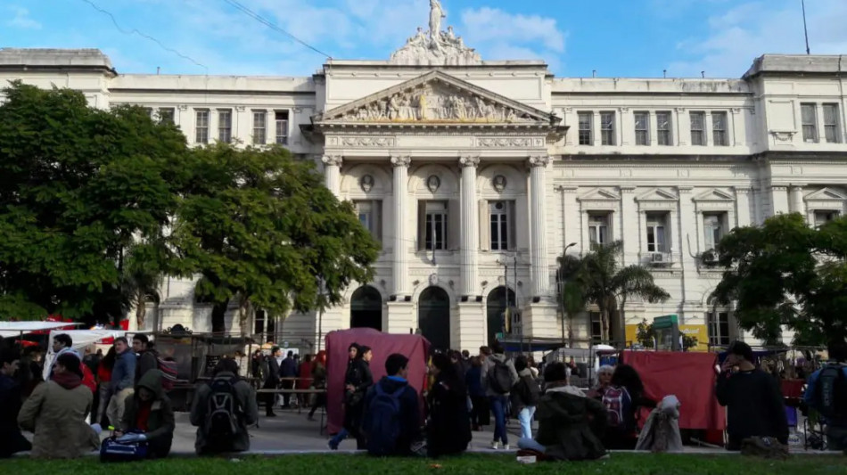 L'universit&agrave; di Buenos Aires sospende lo stato di emergenza