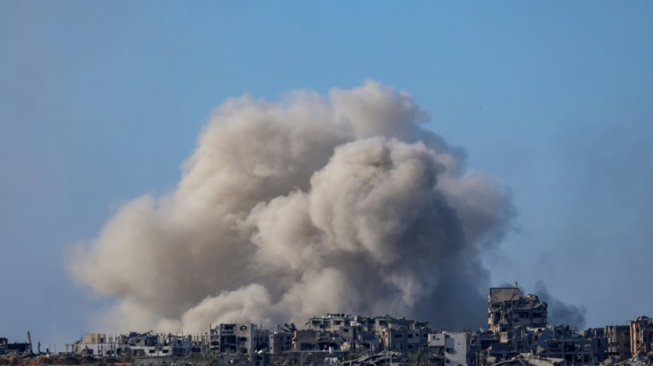 Israel segue bombardeios sobre Gaza, apesar da press&atilde;o para negociar sobre ref&eacute;ns