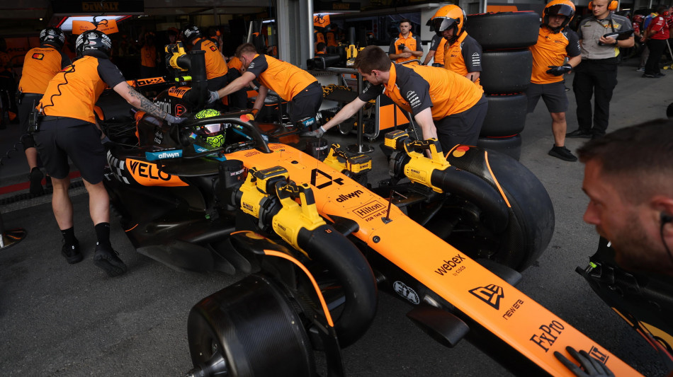 Azerbaijan, Piastri a muro ma Norris ne approfitta a metà