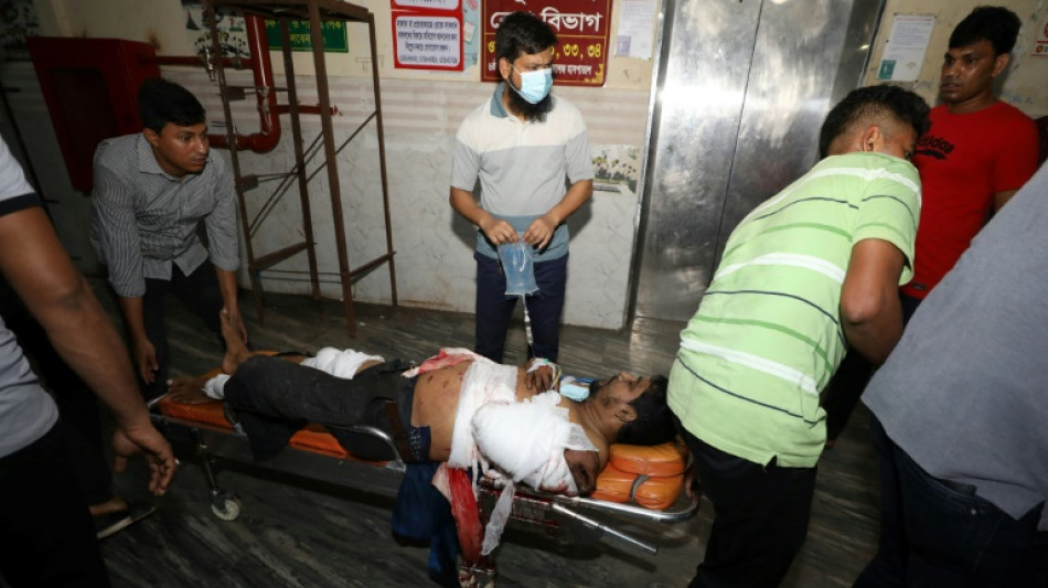 Mindestens f&uuml;nf Tote und hundert Verletzte bei Gro&szlig;brand in Bangladesch