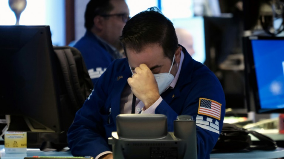 Inqui&egrave;te pour la croissance, Wall Street ne parvient pas &agrave; stopper sa baisse