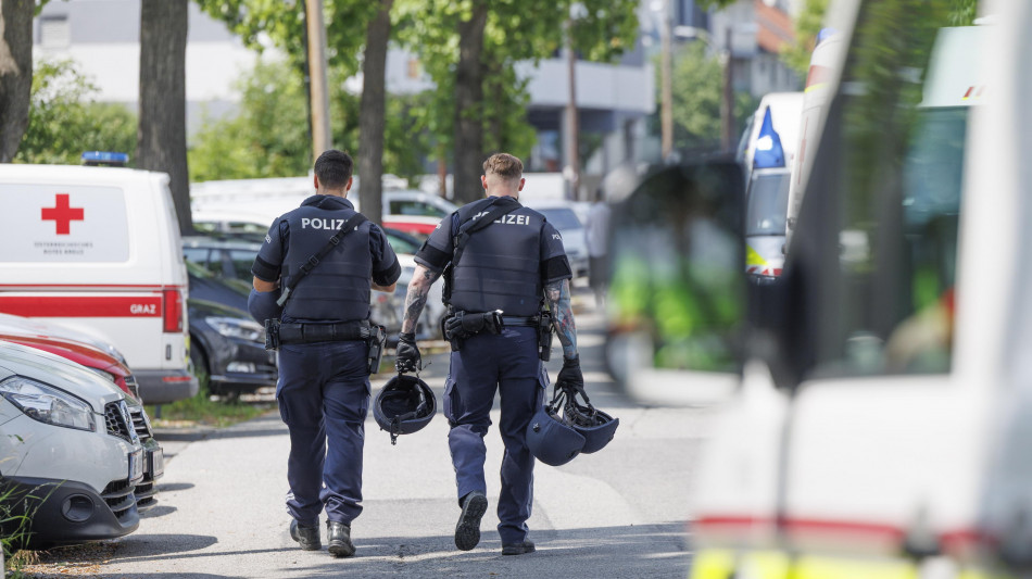 Polizia, l'attentatore era austriaco, ha sparato 40 colpi