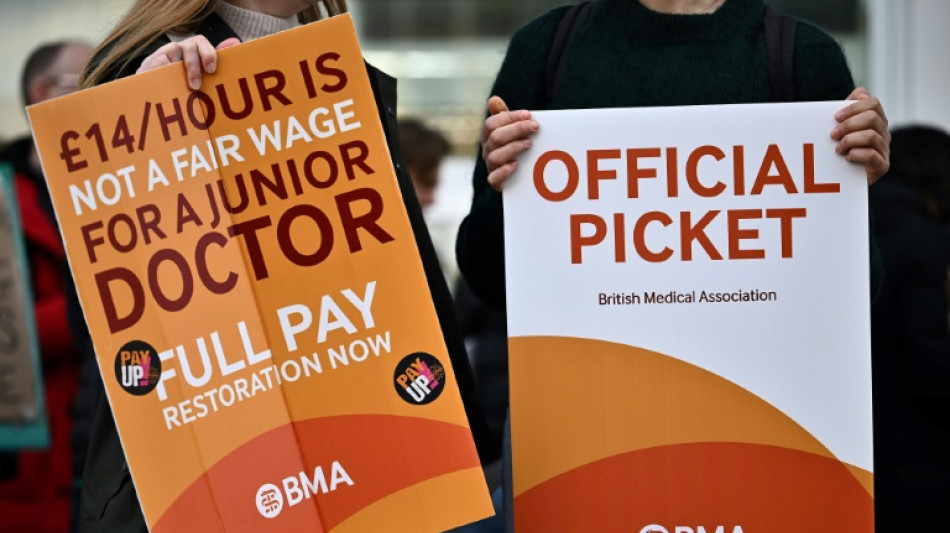 Angleterre: les m&eacute;decins lancent une gr&egrave;ve d'une longueur in&eacute;dite