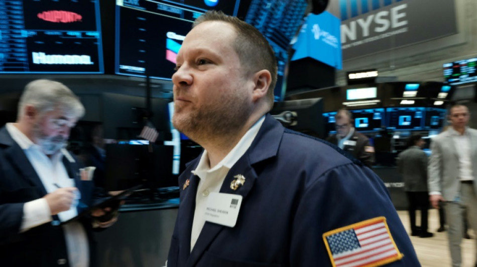 Wall Street en ordre dispers&eacute;, cherche &agrave; garder son &eacute;lan