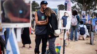 Dor e l&aacute;grimas em homenagem &agrave;s v&iacute;timas do festival de m&uacute;sica de 7 de outubro em Israel