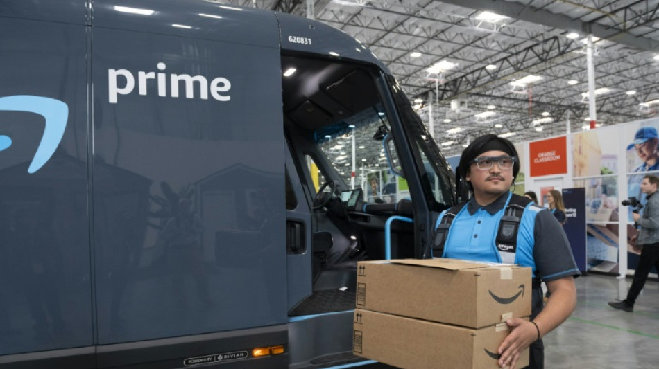 Amazon usa la IA para mejorar los robots que trabajan en sus centros de distribución