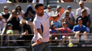 Djokovic chega a Paris e treina em Roland Garros