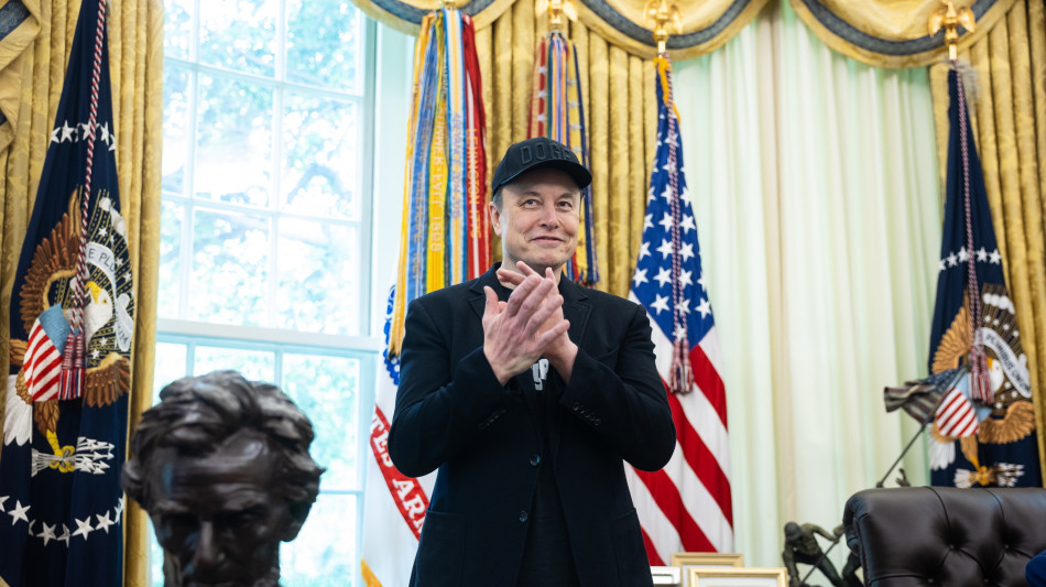 Musk condivide post per l'impeachment di Trump