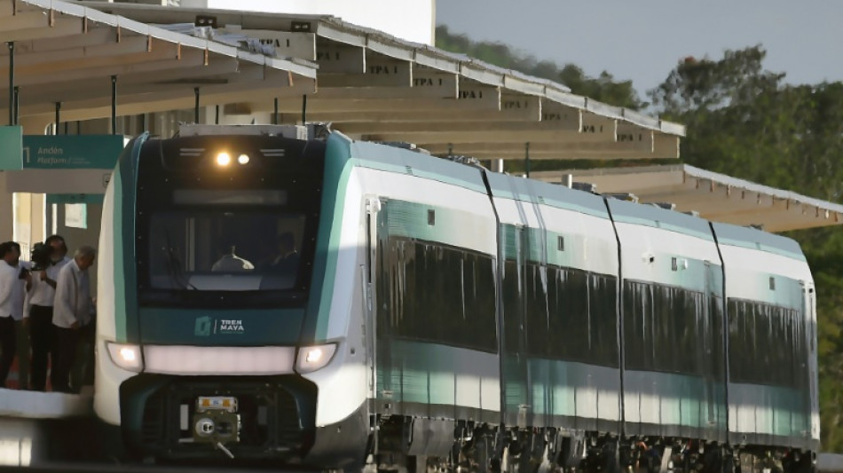 Trem Maia mexicano &eacute; inaugurado com promessa de prosperidade e acusa&ccedil;&otilde;es de 'ecoc&iacute;dio'