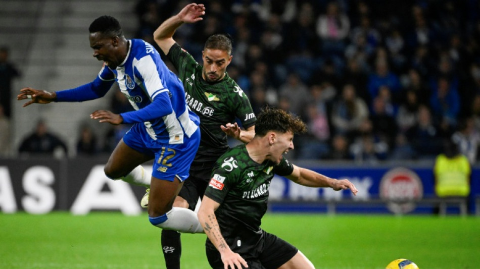 El Oporto vence 3-0 al Moreirense y se afianza como l&iacute;der en Portugal