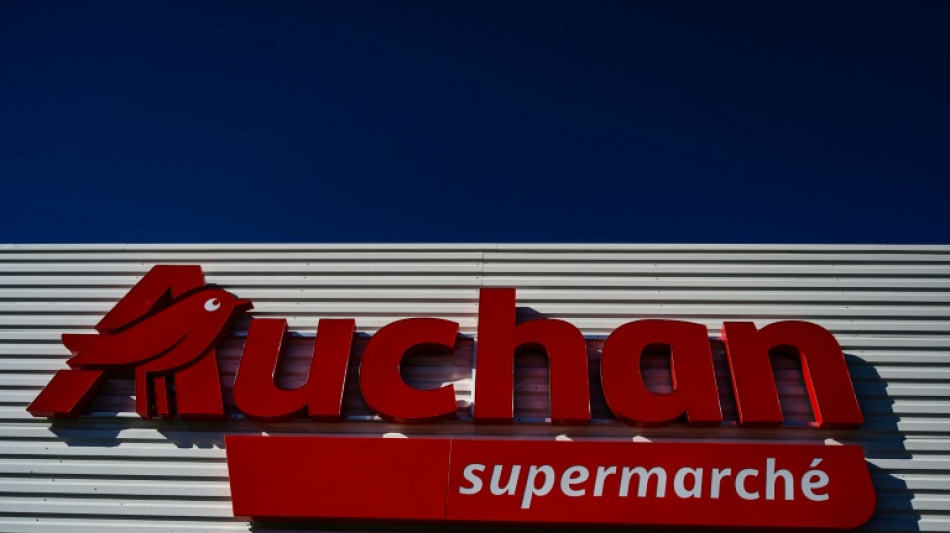 Plan social à Auchan: un hypermarché de La Défense temporairement bloqué par la CGT
