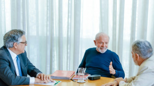 Lula se encontra 'est&aacute;vel' ap&oacute;s queda e conversou com Putin por telefone
