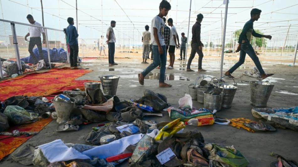Terror y caos en la estampida que dej&oacute; 121 muertos en India