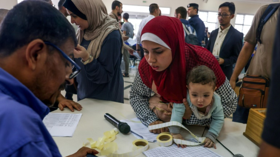 Mais estrangeiros deixam Gaza e n&uacute;mero de v&iacute;timas de bombardeios segue aumentando