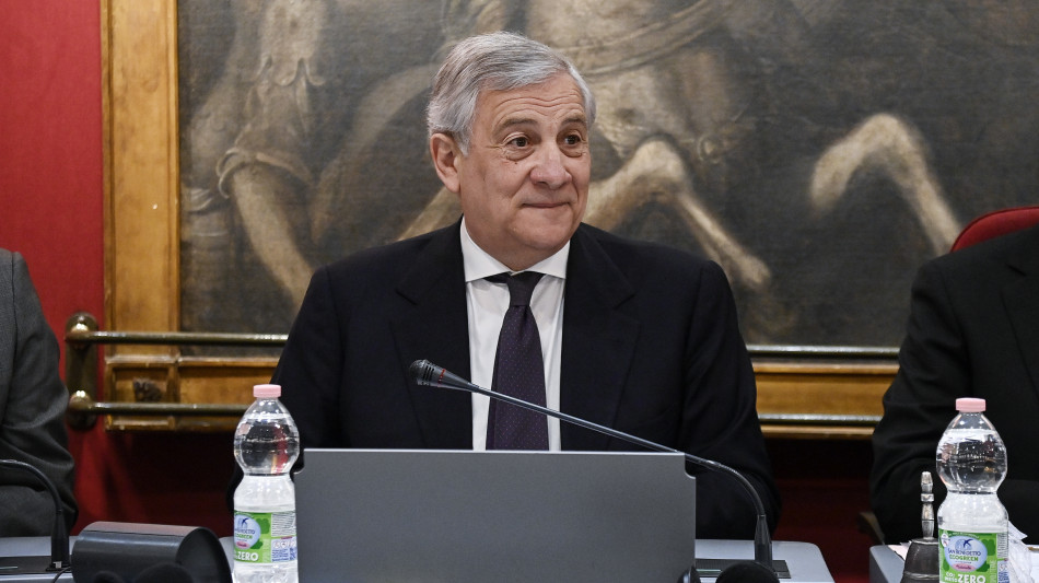 Tajani sui dazi, 'dobbiamo risolvere con la diplomazia'