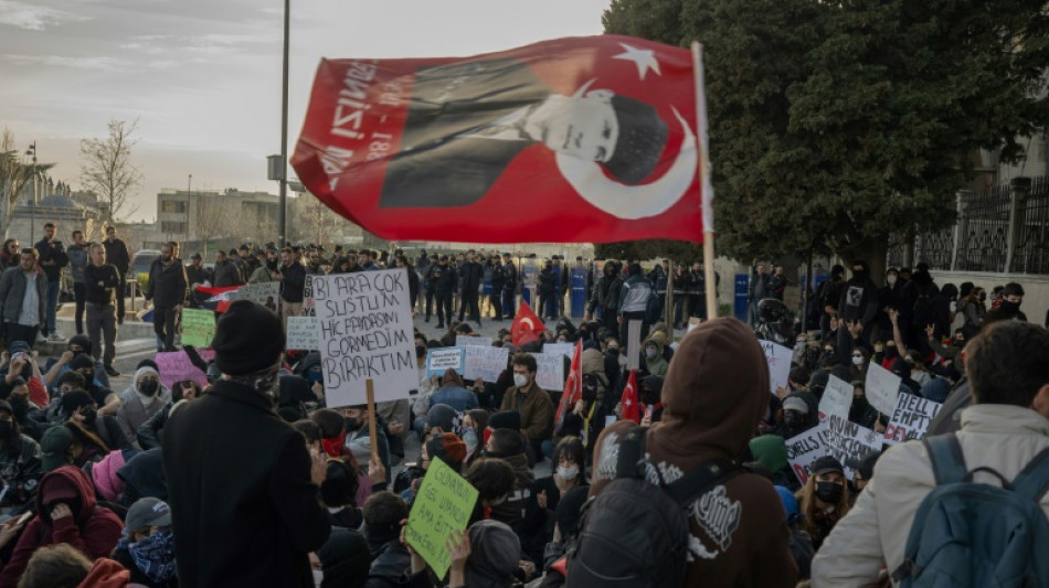 Turquie: le pouvoir tente d'éteindre la contestation
