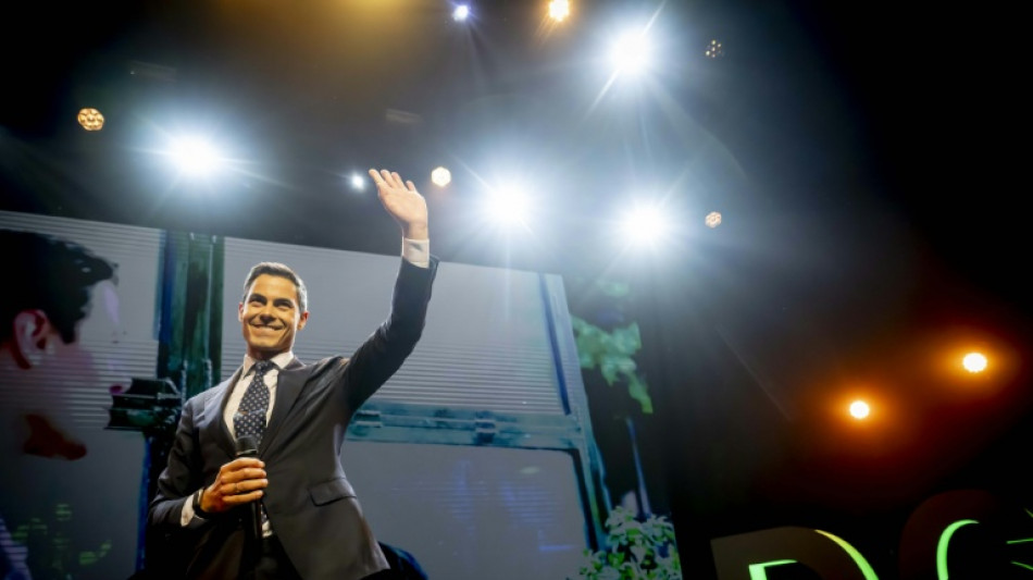 Pays-Bas: l'extrême droite au coude à coude avec un parti centriste, selon une nouvelle projection