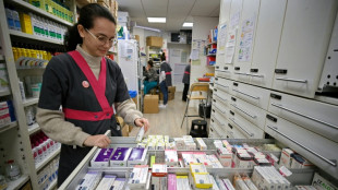 Produits de santé: les Français préfèrent les pharmacies à la vente en ligne