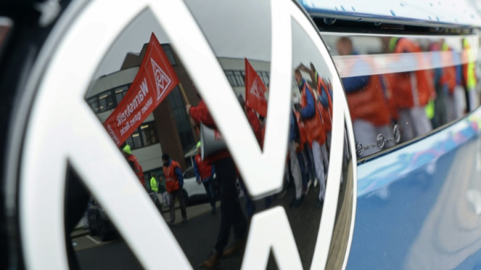 Volkswagen workers boo boss during speech on job cuts