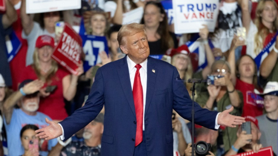 Trump chama democratas de 'est&uacute;pidos' ap&oacute;s confisco de avi&atilde;o de Maduro