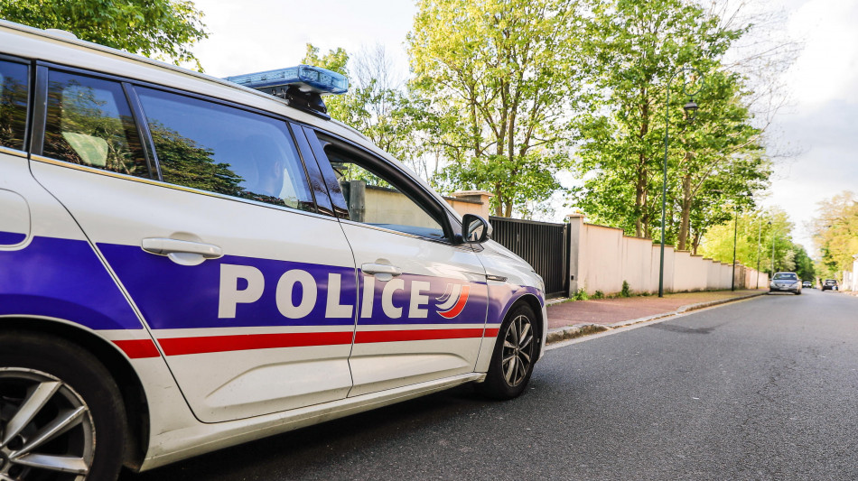 Francia, grida Allahu Akbar e investe diverse persone