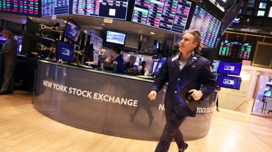 Wall Street en ordre dispers&eacute;, toujours h&eacute;sitante faute de visibilit&eacute;